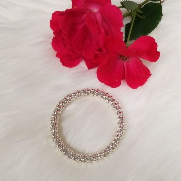 Beautiful Silvertone Bracelet  - Picture 4 of 8